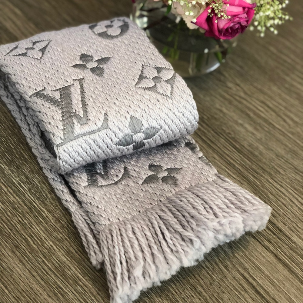 Louis Vuitton Logomania Scarf Last one! Sold out!! - Picture 6 of 8